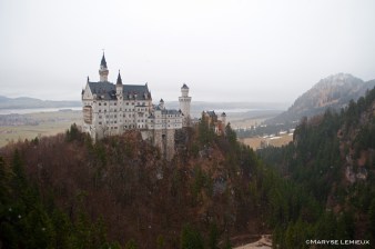 Le fameux Neuschwanstein par une très froide journée de neige et de pluie verglaçante.
