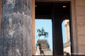 Une colonne du musée de Pergame. On y voit encore des travces de combat. 